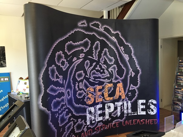 Curved PopUp Wall-SECA Reptiles